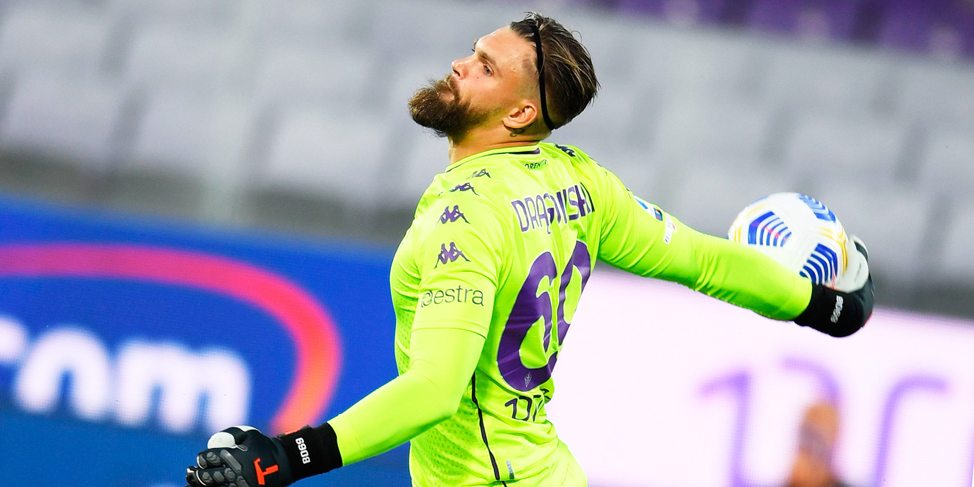 Голкипер сборной Польши получил тяжелую травму и пропустит ЧМ-2022