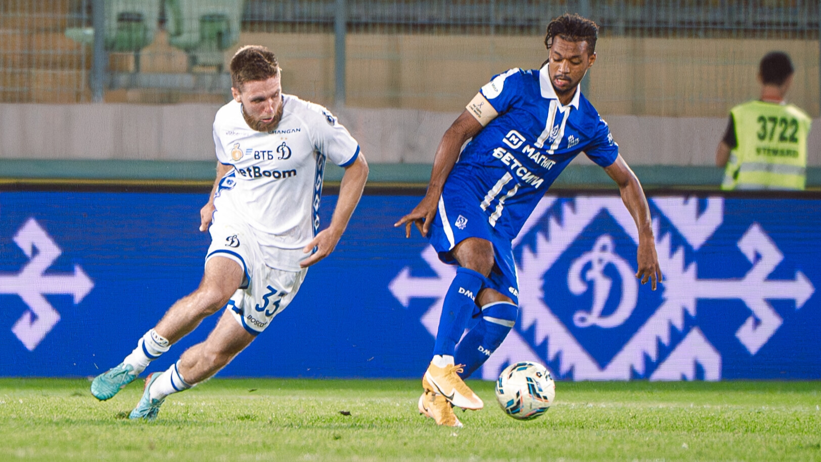 КДК РФС вынес замечание махачкалинскому «Динамо» за выбежавшую на поле кошку