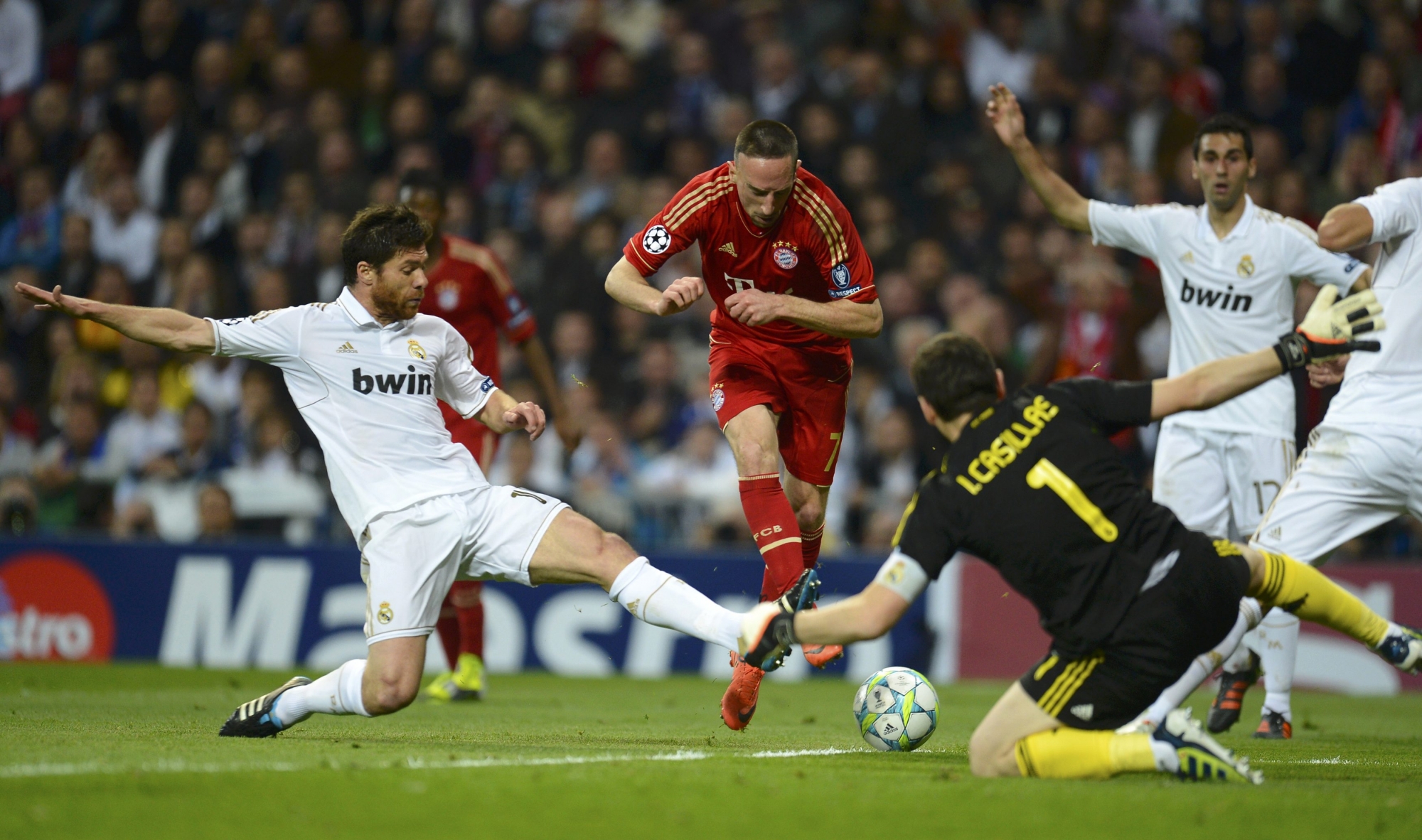 Madrid vs bayern. Реал Мадрид Бавария. Бавария Реал 2-2. Реал Мадрид Баерн. Реал Бавария 2012.