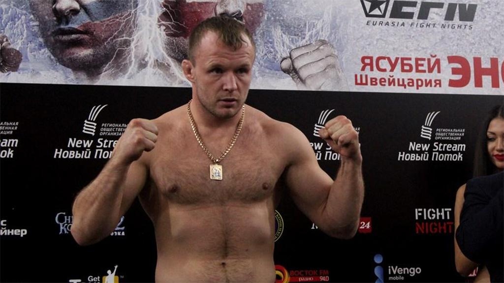 Русский боец MMA Шлеменко взял реванш у Хэлси за 25 секунд