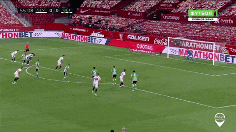 Шум стадиона и пиксели на трибунах неплохо заменили реальных зрителей. Ла Лига вернулась севильским дерби (видео)