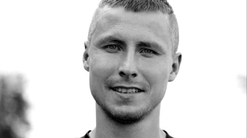 Странная смерть российского футболиста. Не попал в бар и утонул в одежде