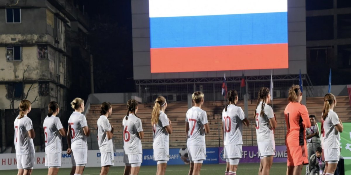 Россия зажгла на турнире УЕФА с флагом и гимном. И завоевала титул!