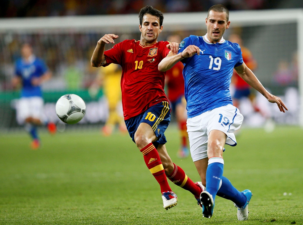 Spain vs italy. Финал евро 2012. Испания финал 2012. Испания Италия 2012. Евро 2012 Италия.