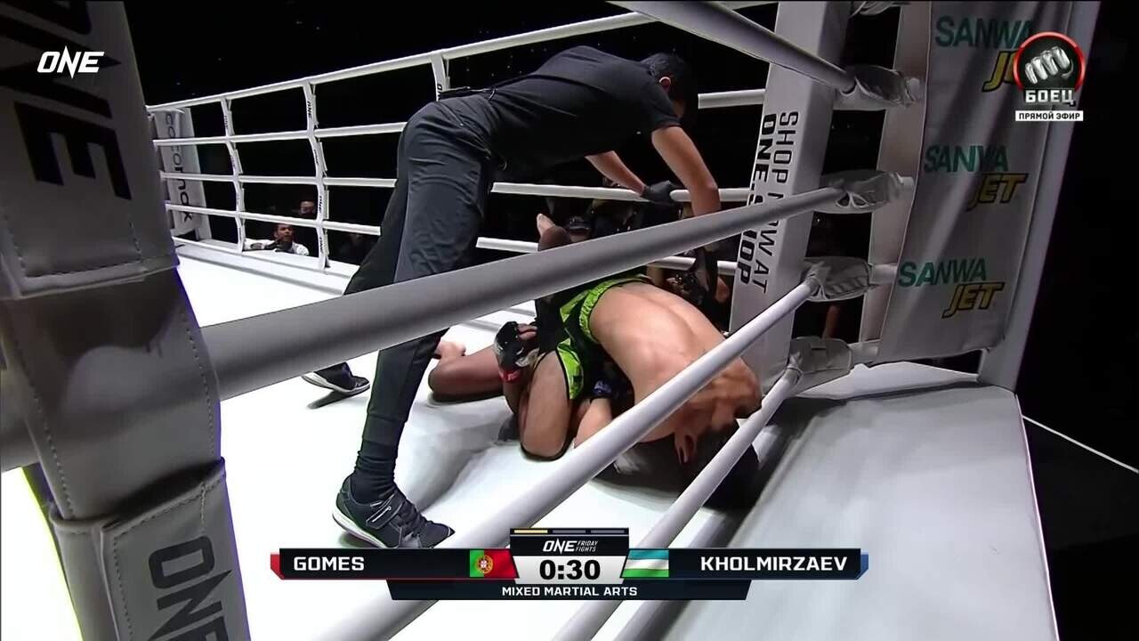 Холмирзаев удушающим победил Гомеса (видео). One FC. MMA/Единоборства