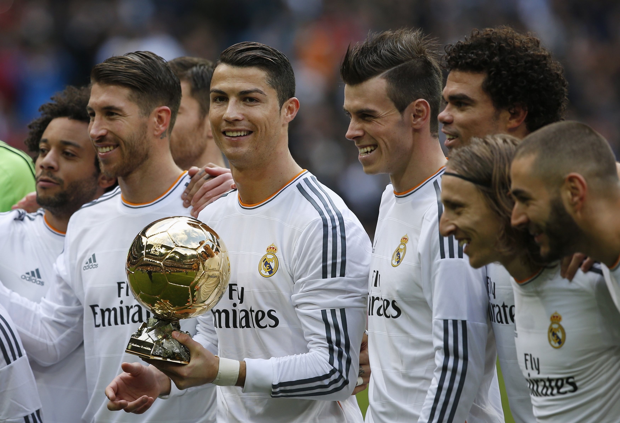 Real madrid world. Cristiano Ronaldo real Madrid 2014. Реал Мадрид Роналдо с командой. Реал Мадрид Криштиану команда. Криштиану Роналду real Madrid.