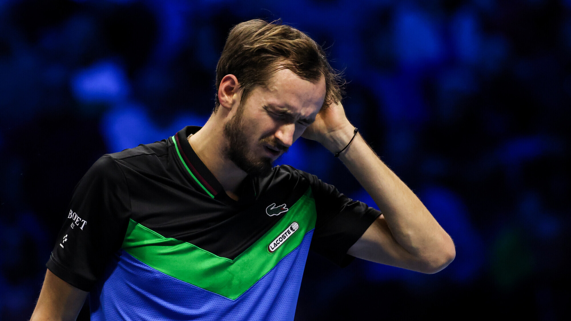 Даниил Медведев не смог выйти в финал итогового турнира ATP в Турине, уступив итальянцу Яннику Синнеру