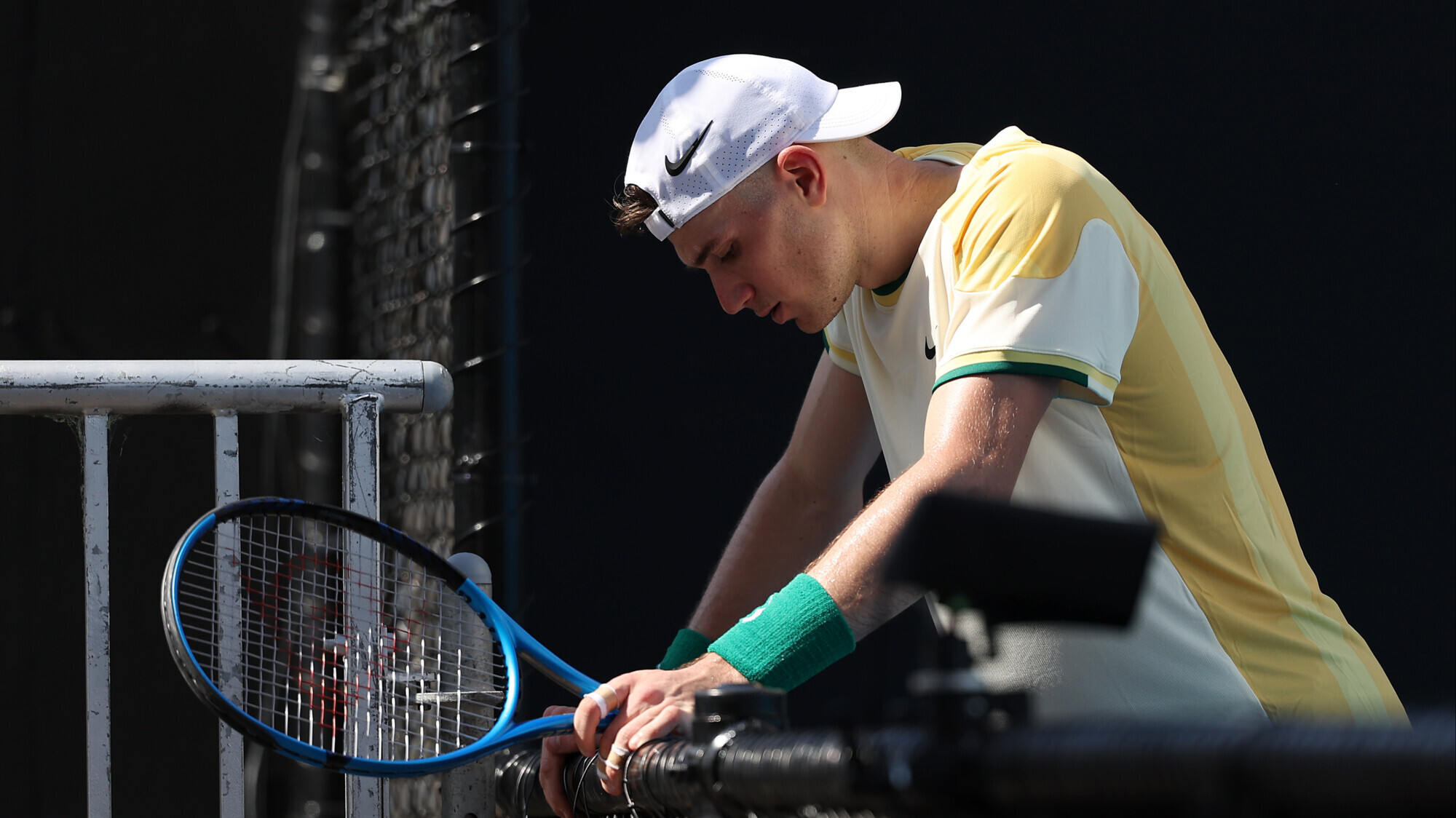 Теннисиста стошнило в мусорное ведро после пятисетового матча на Australian  Open